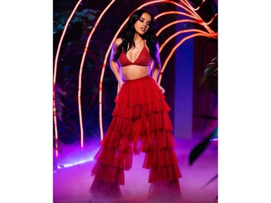 8. Becky G, cantante de raíces mexicanas. Con 23 años de edad, se desenvuelve en los géneros de ‎pop latino‎, ‎hip-hop‎ y ‎reguetón. Salto a la fama con la canción “Mayores” que podemos escuchar junto a Bad Bunny.