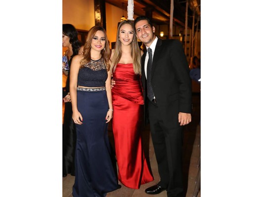 Marisela Aviles, Gabriella Callejas y Nick Bendeck