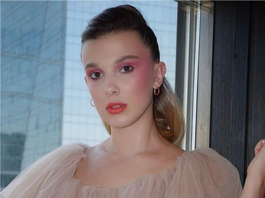 Millie Bobby Brown sorprende con su look en la premiere de su nueva película Godzilla  