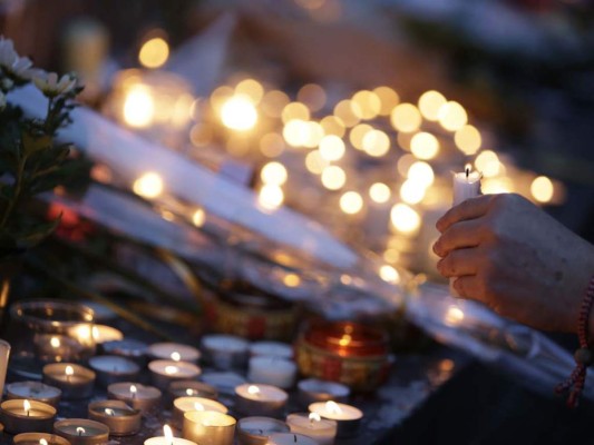 Expresiones de solidaridad y cariño tras los ataques terroristas en París