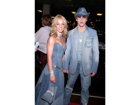 Nos dieron los icónicos atuendos de jean en los AMAs de 2002. Sin embargo, ese mismo año, la intérprete de Toxic engañó al ex integrante de N Sync con Wade Robson, un coreógrafo.