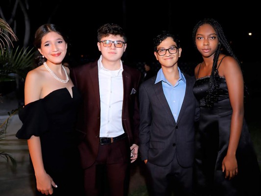 Marisabel Herrera, Rafael Bustillo, Jeffrey Quintanilla y Nivani Norales