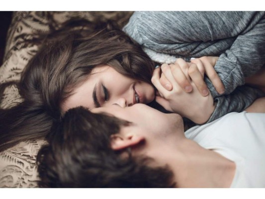Ser apasionados: La sexualidad es un aspecto muy importante dentro de una relación pues así se logra consolidar el vínculo y la intimidad. Por eso es importante tratar de renovar las experiencias sexuales dentro de la relación.