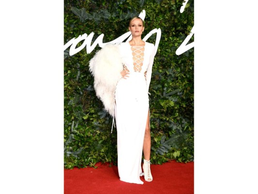 Natasha Poly vestida de Dundas.