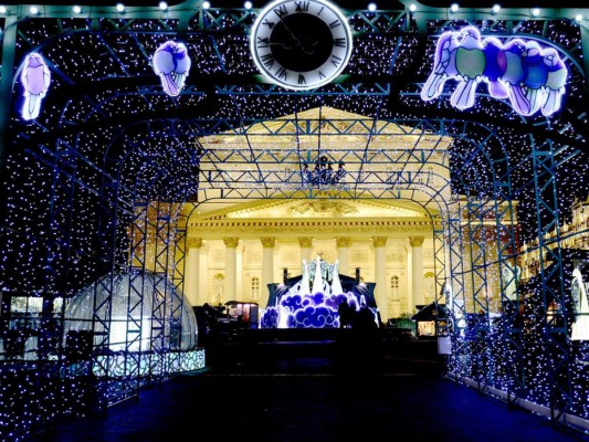 RusiaLas calles fueron iluminadas con motivo de las festividades por la Navidad Ortodoxa en Moscú.