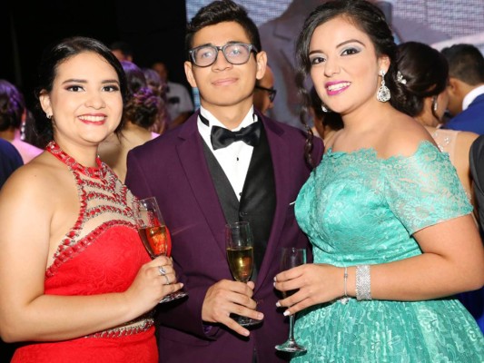 Fiesta veneciana en honor a los seniors de La Estancia School