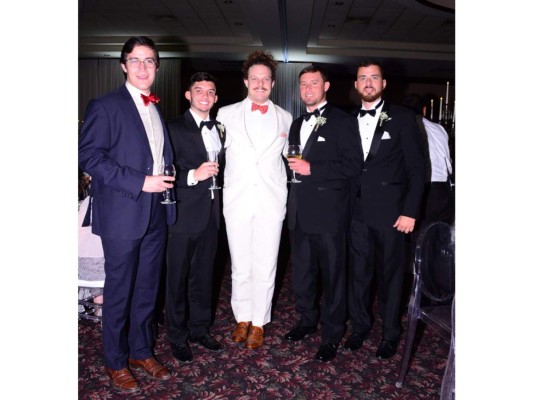 La boda de Ashley Rodgers y Cameron McNab