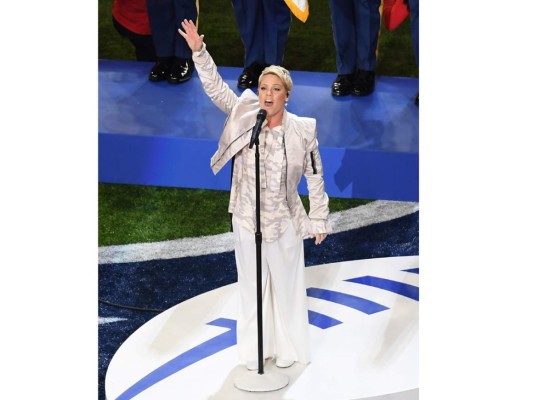 Pink sorprendió a todos con su impecable interpretación del Himno Nacional a pesar de que días atrás la cantante había declarado estar atravesando un fuerte resfriado