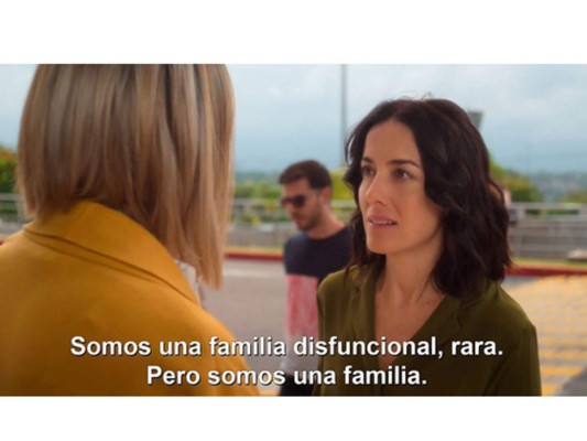 La familia es primero, a pesar de todas las adversidades y conflictos entre su ex esposo que se cambió de sexo y su hijo, ella procura la armonía