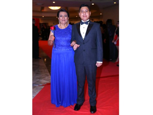 Mayan School celebra su prom al estilo los Oscar