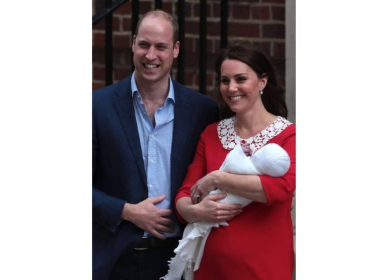 Kate Middleton y el príncipe William muestran a su tercer bebé