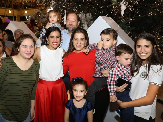 Encendido árbol de Navidad en Mall Multiplaza