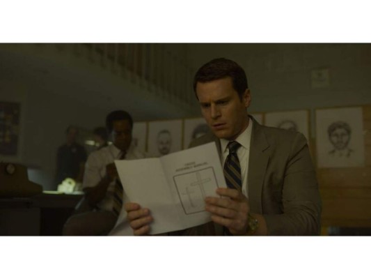 4. Mindhunter <br/>Un equipo de investigación, tienen como objetivo encontrar las respuestas de cómo atrapar los asesinos en serie.<br/>