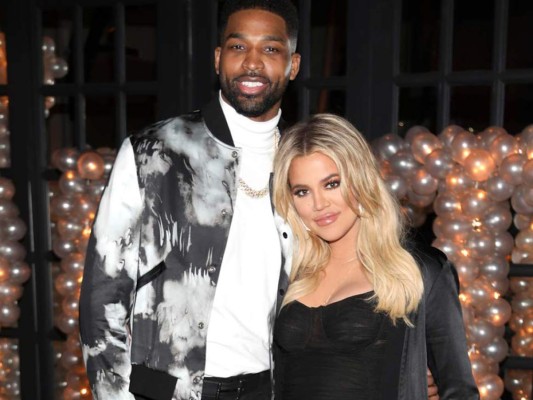 Luego de varias decepciones amorosas, la modelo intenta nuevamente tener una relación, esta vez con el jugador de baloncesto Tristan Thompson. En marzo de 2017, la pareja empieza a vivir en Ohio, Estados Unidos por causas laborales de Thompson.