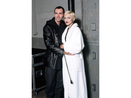 La Reina del Pop ha criticado la homofobia en el mundo musical y siempre ha defendido la homosexualidad de su hermano. Madonna también es un icono de la comunidad LGBTQ.