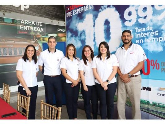 Janine Nazar, César Cabrera, Nadia Barríos, Victoria Boquín, Melissa Estrada y Fernando Aguilar de Grupo Q (fotografía: Hector Hernández)