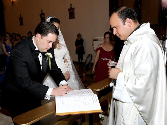 La boda eclesiástica de Soad Facussé y Nelson Valencia