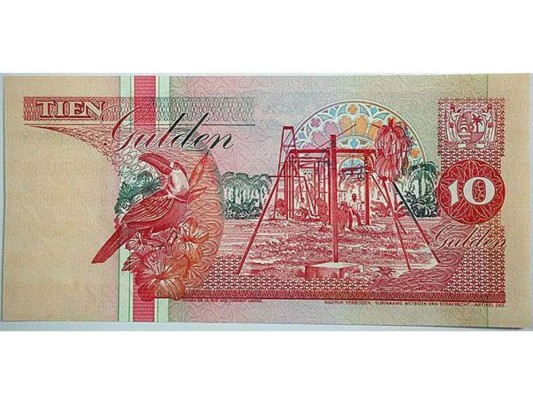 Un billete de diez dólares de Surinam. El dólar sustituyó al florín de Surinam en enero de 2004.