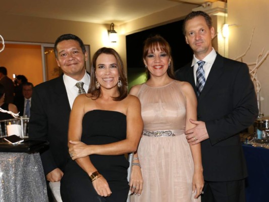 Compromiso de Daniella Valdés y Luis Matamoros