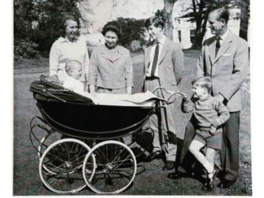 Postales navideñas de la Familia Real a lo largo de los años