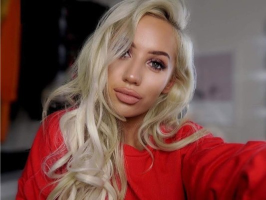 Elle Darby tiene 98 mil suscriptores en YouTube y quiso aprovecharse de ello para conseguir estancias gratuitas en hoteles, a cambio de dar publicidad en sus redes sociales. el dueño del hotel irlandés The White Moose recibio la propuesta de la youtuber, a lo que le respondió con un rotundo NO y desde ese entonces decidió cerrarle las puertas a todos los influencers.