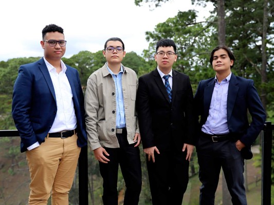 Oscar Cerrato, Heber Peñalba, Jiaxing Chen y Emilio Sandoval