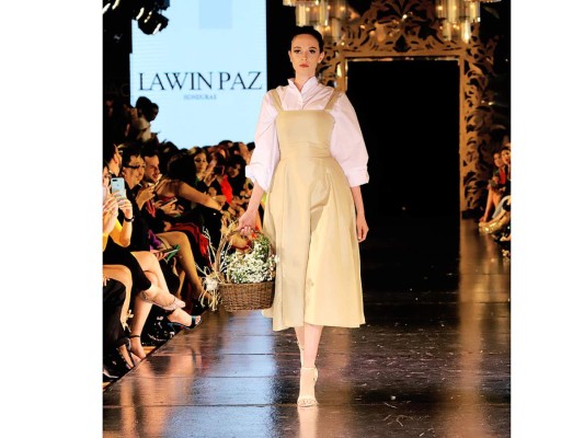 Lawin Paz Hechiza la pasarela de Estilo Moda 2019