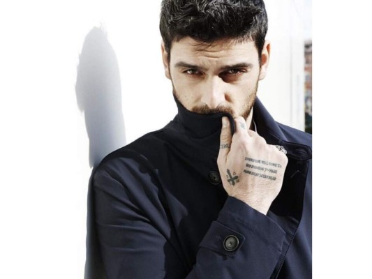 También puedes ver más sobre el actor del momento en la película Juicio, una trama menos candente, pero en la que sin duda seguirás disfrutando de su talento, carisma y sensualidad.<br/>