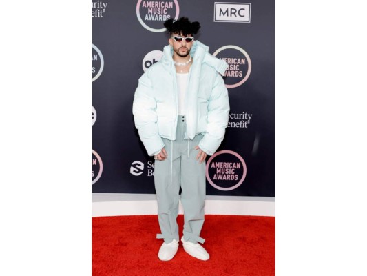 Los looks de los American Music Awards 2021