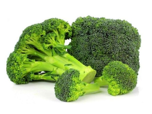 Brócoli<br/>Es una hortaliza que destaca sus riquezas en proteínas vegetales y fibra que permite saciarnos con buenos nutrientes. Además es uno de los alimentos con más yodo y calcio vegetal que podemos consumir, ofreciendo vitamina C y potasio al organismo de la embarazada que, por supuesto, se necesitan para que todo nuestro cuerpo funcione adecuadamente.<br/>
