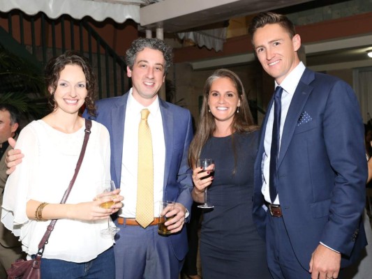 Recepción para despedir al embajador James Nealon