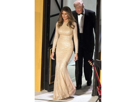 Para la tradicional cena en Union Station llevó un vestido de lentejuelas color champán diseñado por el libanés Reem Acra
