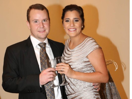 Compromiso de Daniella Valdés y Luis Matamoros
