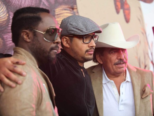 Will.i.am ft Joan Sebastián<br/>¿Que tal esta mezcla de géneros? Will.i.am ft Joan Sebastián, ¡siiii! es real, estos artistas se juntaron e interpretado el tema llamado ''Hey You'' , ¡esto si es una locura!<br/>