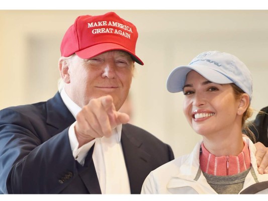 Donald Trump, probablemente sea el presidente más irreverente y bizarro de la nación norteamericana, pero sin duda siempre presume con orgullo a sus cinco hijos, su favorita Ivanka Trump, ella es la consentida del presidente