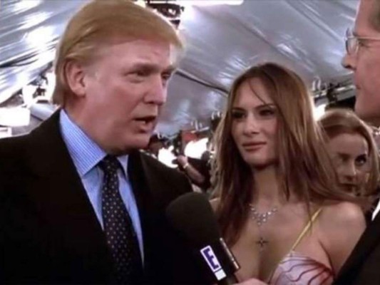 Trump vuelve a interpretarse a sí mismo como un entrevistado en Zoolander y hasta hay un cameo de Melania. Dato curioso: el director afirmó que esta escena fue filmada en los VH1 Fashion Awards y que cuando le dijeron que describiera a Derek Zoolander, el protagonista de la película, él con gusto quiso contestar.