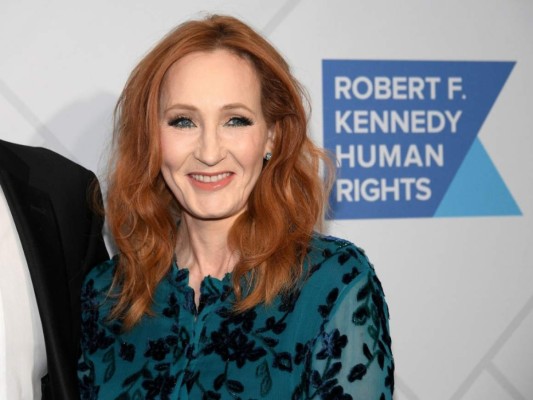 J.K Rowling comparte cumpleaños con Harry<br/>A la escritora de la saga le pareció increíble que el protagonista de su historia naciera el mismo día que ella, así que ¡Feliz cumpleaños para J.K también!<br/><br/>