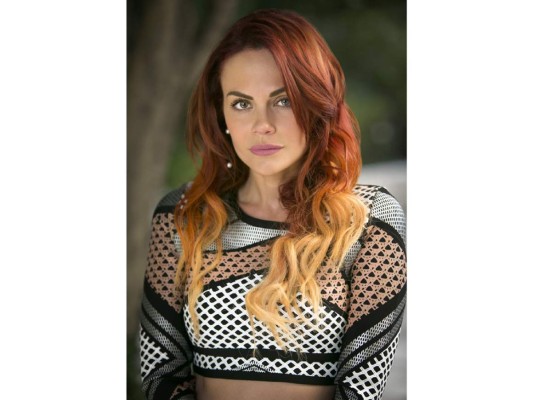 Renata Notni y Pablo Lyle protagonizan Mi Adorable Maldición