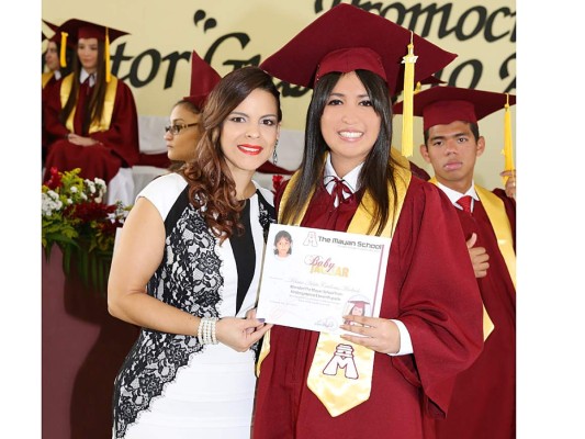 Entrega de títulos Mayan School II parte