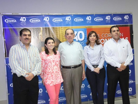 Jorge Faraj, jr. Elena Berkling, Jorge Faraj, Diana Larach y Mario Faraj, Fundadores de Diunsa.