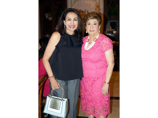 Alegre encuentro en honor a Elena Berkling