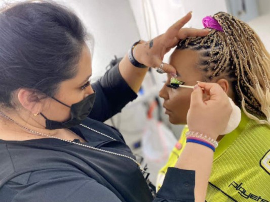 Katherine Moncada, la maquillista hondureña que brilla en el extranjero
