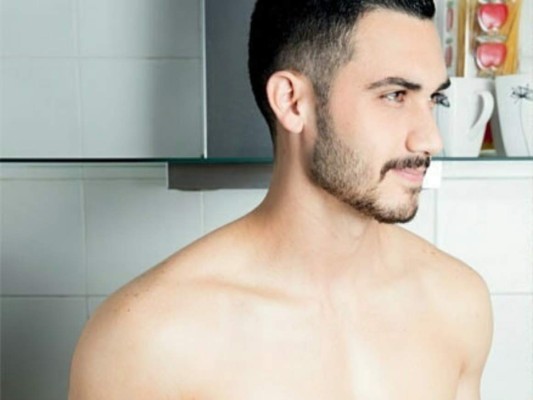 Alex también participó en la famosa serie “La Familia Peluche” donde destacó por su divertido personaje.<br/>