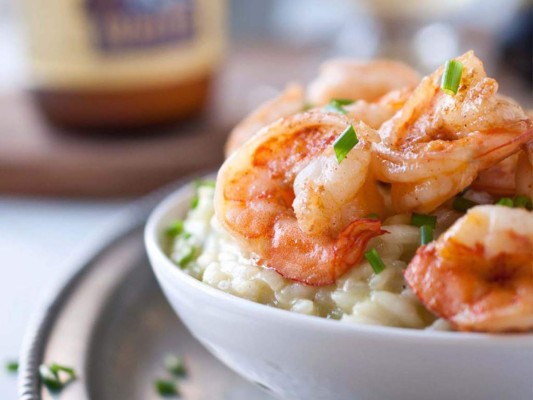 Risotto con aguacate y camarones