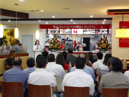 Brindis por el nuevo Wendy's Circunvalación