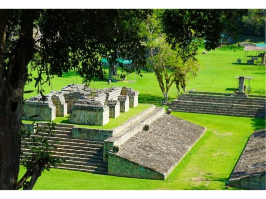Copán Ruinas: Un must para todo visitante y turista en Honduras. Los viajeros resaltan las pirámides y la conservación de las estelas de la cultura Maya. Además, los túneles son un favorito de los turistas. La mayoría de comentarios destacan el conocimiento de los guías, por lo que te recomendamos hacer el tour con ellos.