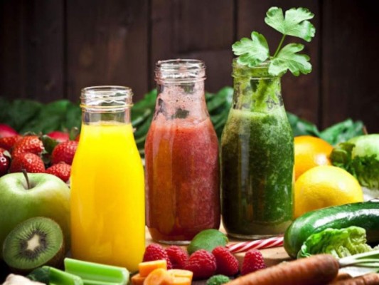Las personas con diabetes deben seguir una dieta especial para poder controlar los niveles de glucosa en la sangre. Por eso te traemos algunos jugos que pueden resultar beneficiosos para nivelar el azúcar en la sangre cuando hay una bajada repentina.