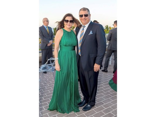 Eduardo Interiano y Lucía Chicas celebran boda a la orilla del mar   