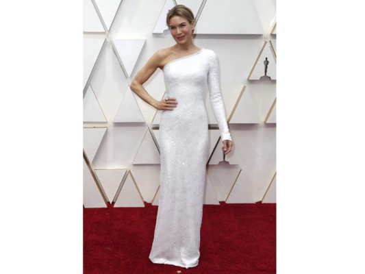 Renee Zellweger lució un vestido blanco con one shoulder design , de paillettes con corte de sirena. <br/>