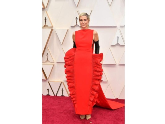 Kristen Wiig: la actriz eligió un atrevido look rojo de Valentino. Muchos la compararon con un plato de lasaña. <br/>
